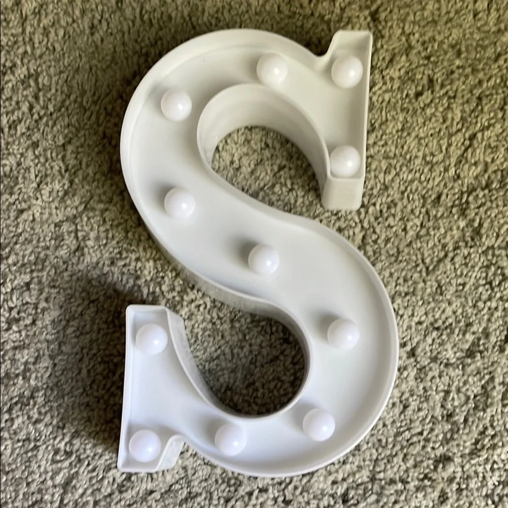 Illuminated White Letter 'S' Marquee Light